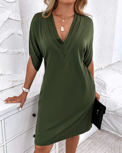 Women's Refined Dress with V-Ausschnitt and Modern Style