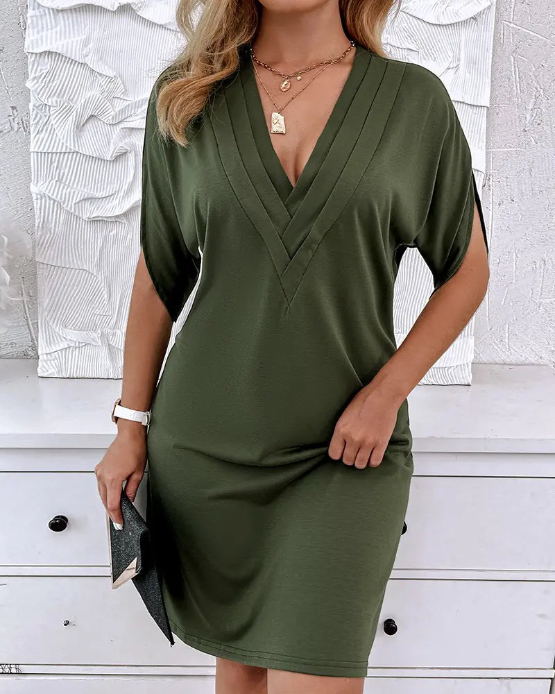 Women's Refined Dress with V-Ausschnitt and Modern Style