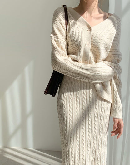 Women's Set Comfy Knitted Top and Long-Sleeved Skirt for Winter