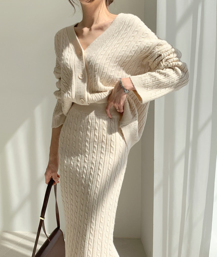 Women's Set Comfy Knitted Top and Long-Sleeved Skirt for Winter