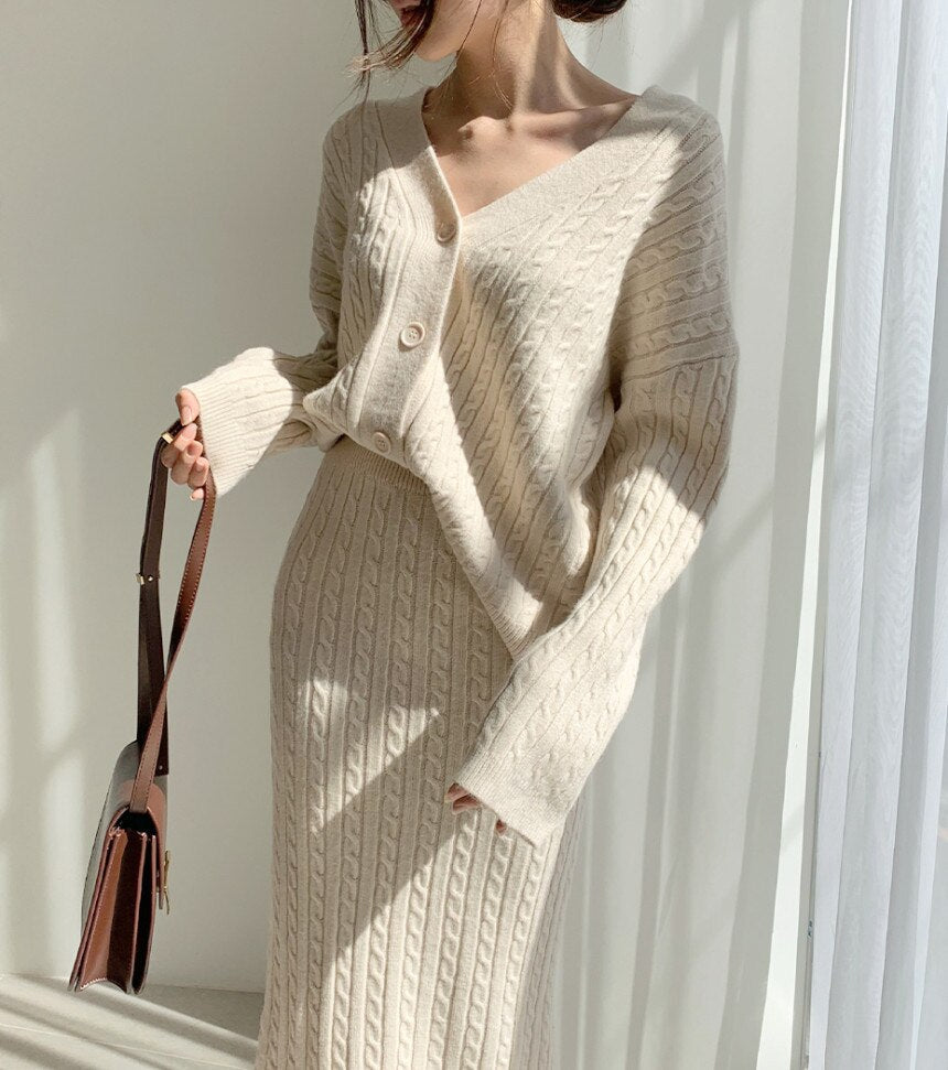 Women's Set Comfy Knitted Top and Long-Sleeved Skirt for Winter