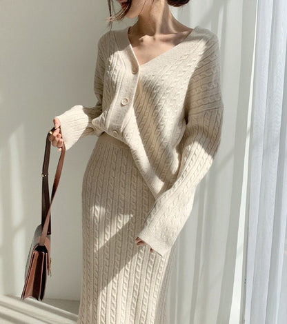 Women's Set Comfy Knitted Top and Long-Sleeved Skirt for Winter
