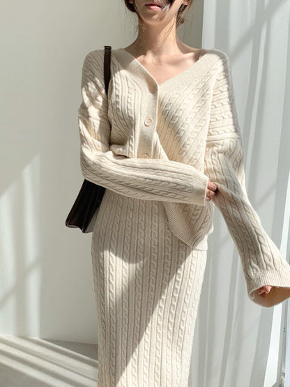 Women's Set Comfy Knitted Top and Long-Sleeved Skirt for Winter
