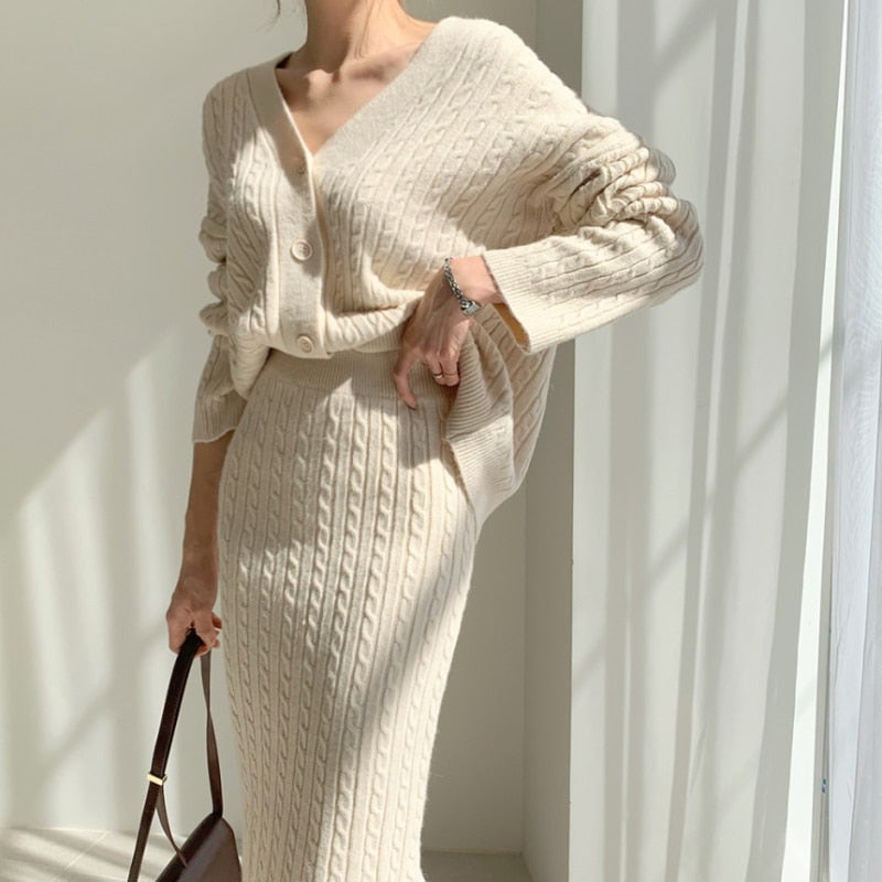 Women's Set Comfy Knitted Top and Long-Sleeved Skirt for Winter