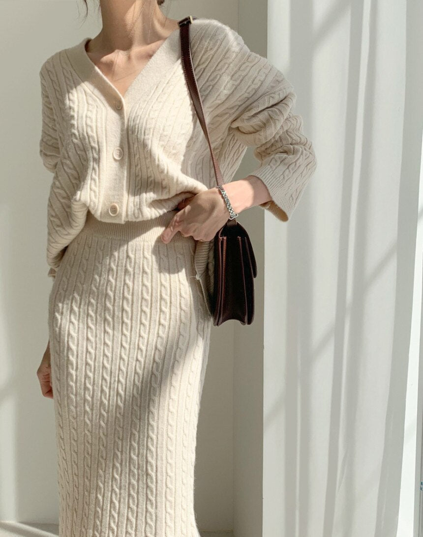 Women's Set Comfy Knitted Top and Long-Sleeved Skirt for Winter