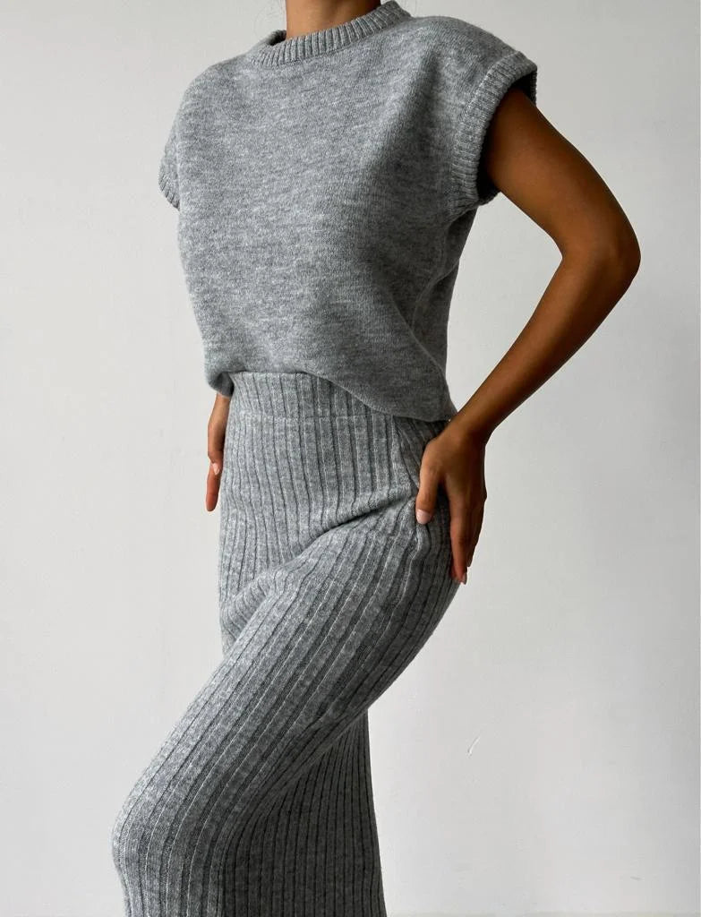 Women's Sleeveless Set Stylish With Matching Skirt