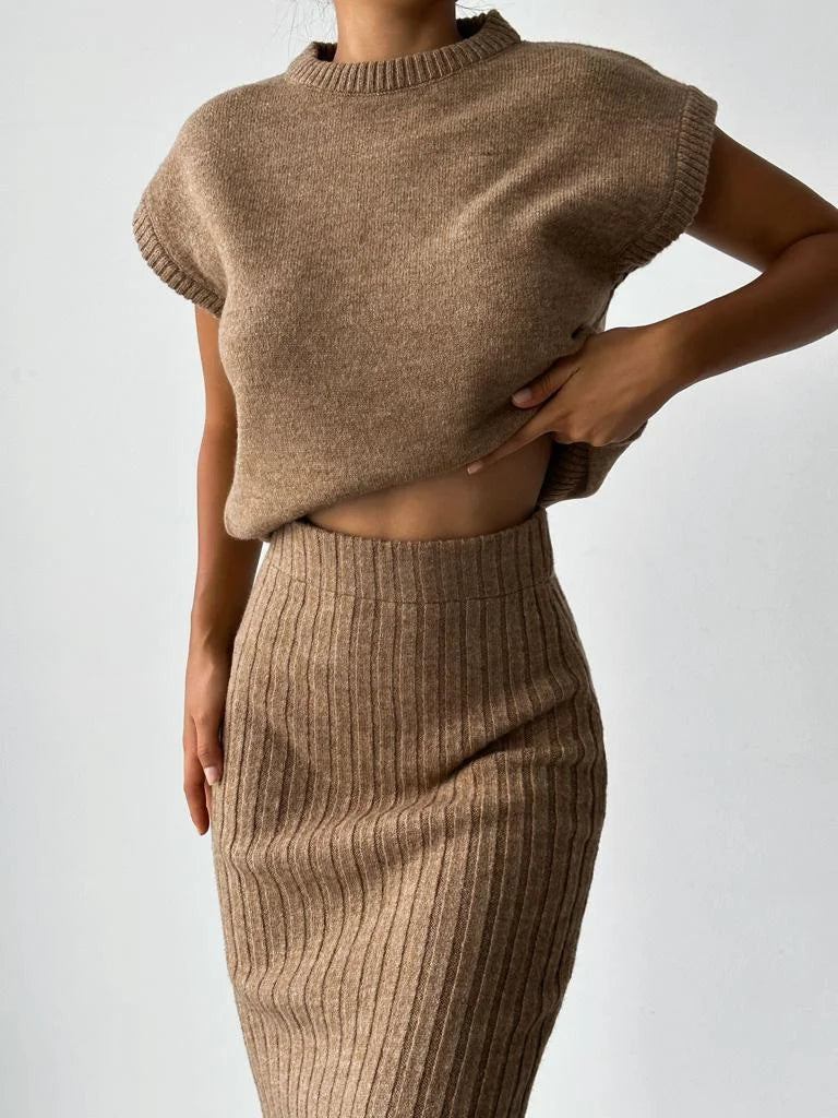 Women's Sleeveless Set Stylish With Matching Skirt