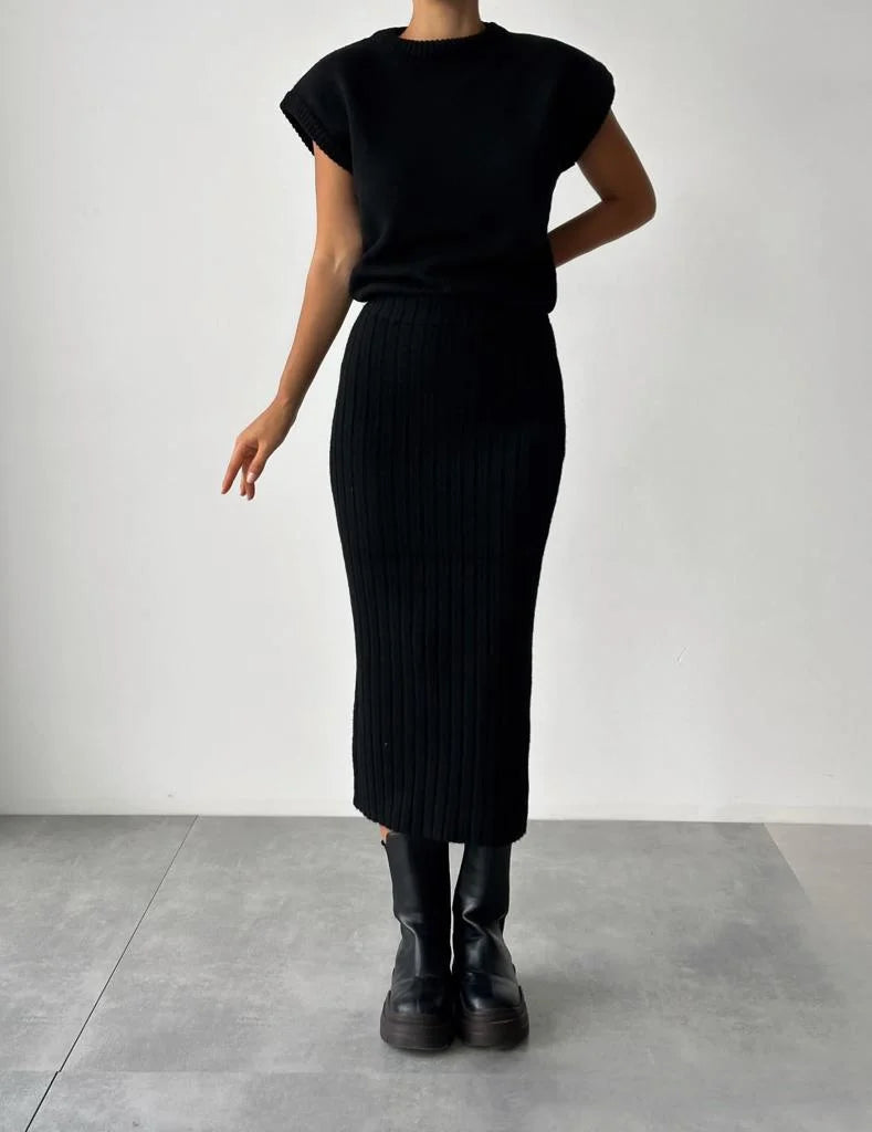 Women's Sleeveless Set Stylish With Matching Skirt