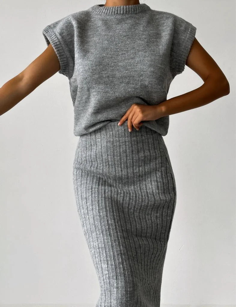 Women's Sleeveless Set Stylish With Matching Skirt