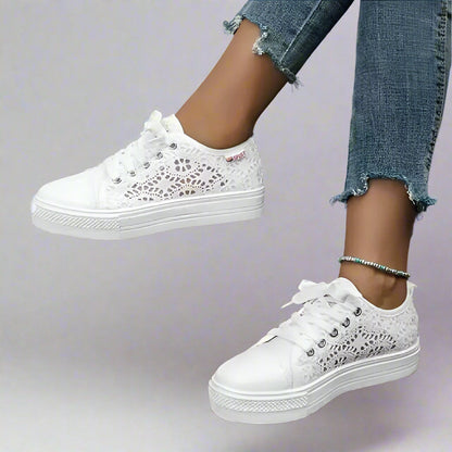 Women's Sneakers Crocheted with Lacing and Reinforced Heel