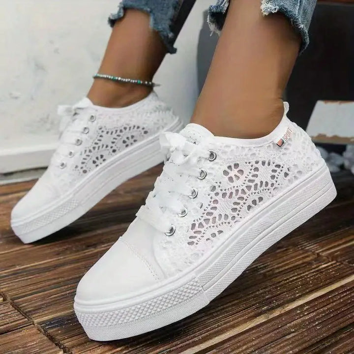 Women's Sneakers Crocheted with Lacing and Reinforced Heel
