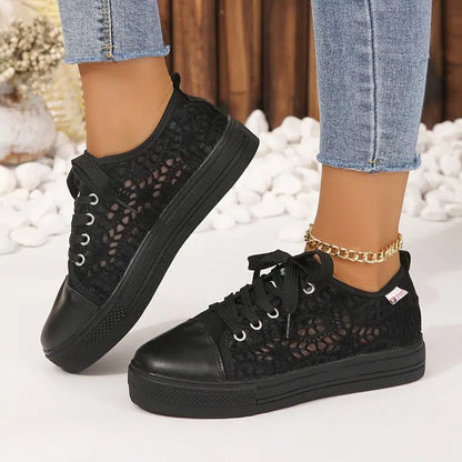 Women's Sneakers Crocheted with Lacing and Reinforced Heel