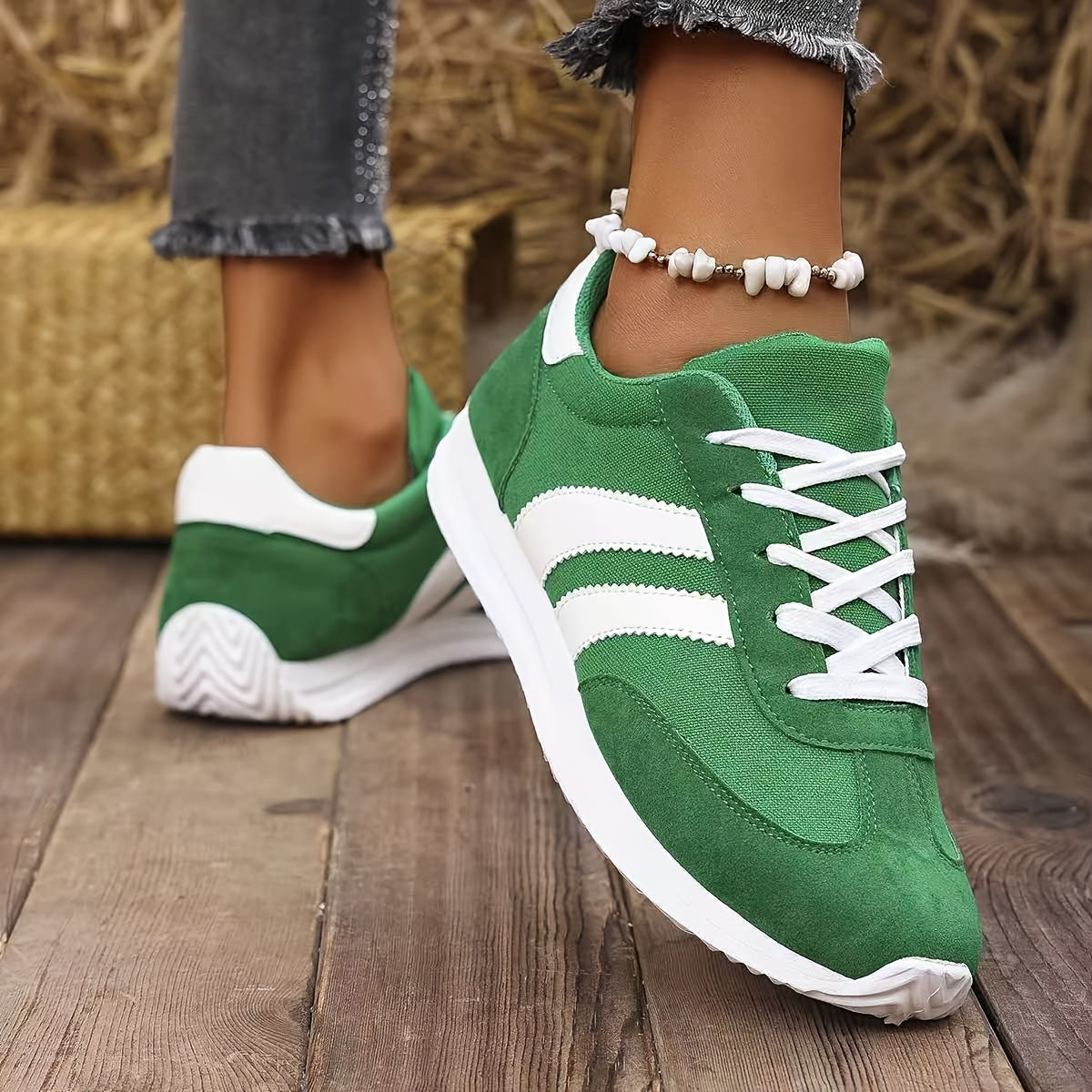 Women's Sneakers With Low Shoulder and Modern Design
