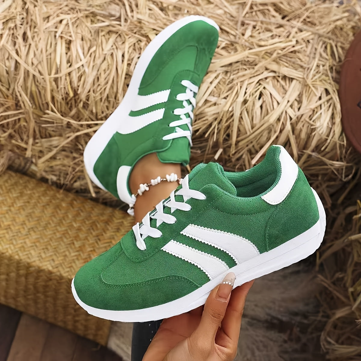 Women's Sneakers With Low Shoulder and Modern Design