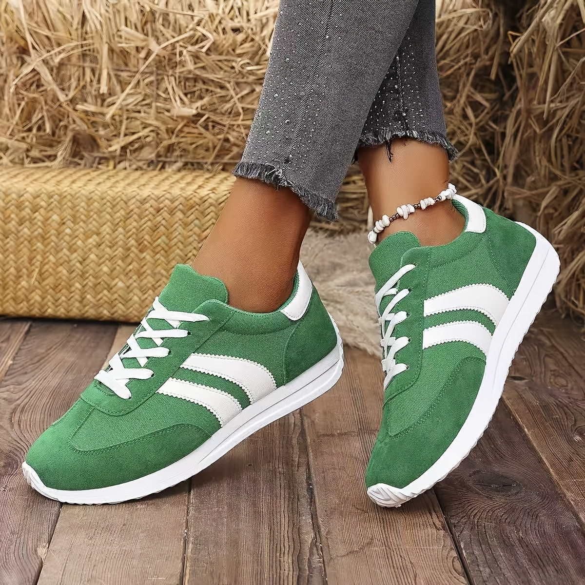 Women's Sneakers With Low Shoulder and Modern Design