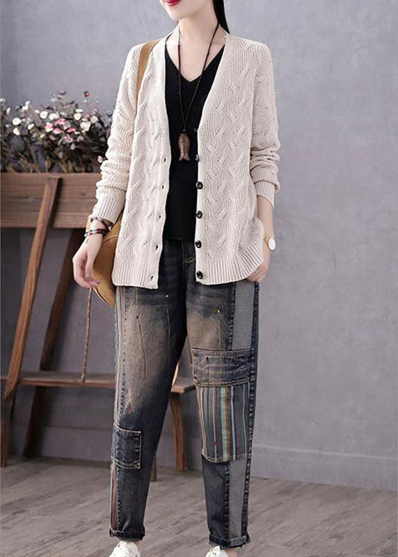 Women's V-neck jumper with buttons for autumn