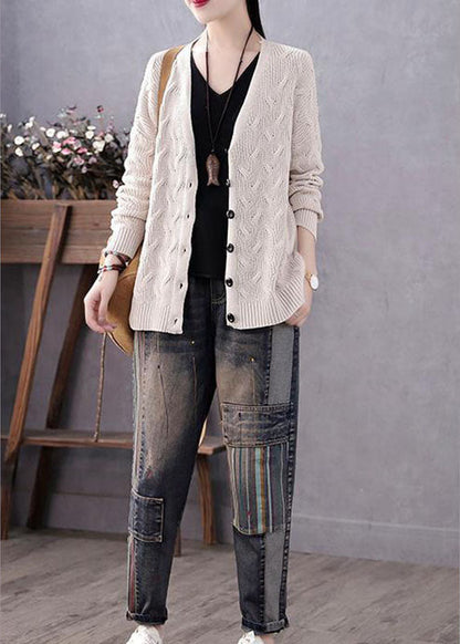 Women's V-neck jumper with buttons for autumn