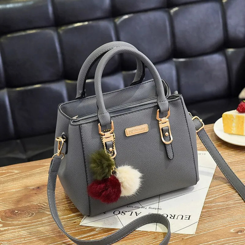 Women's bag with tassel