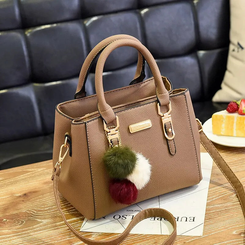 Women's bag with tassel