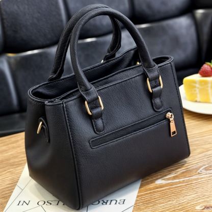 Women's bag with tassel