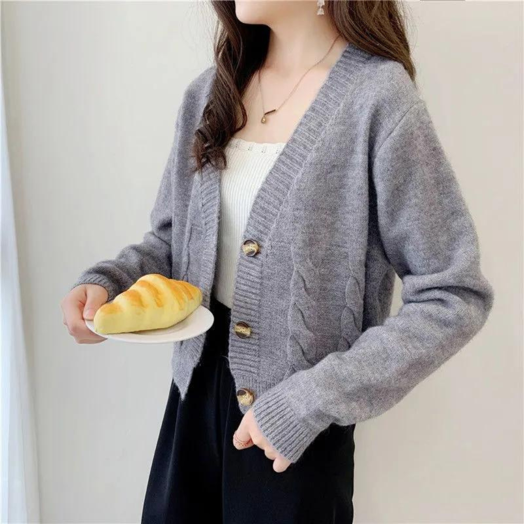 Women's cable-knit cardigan