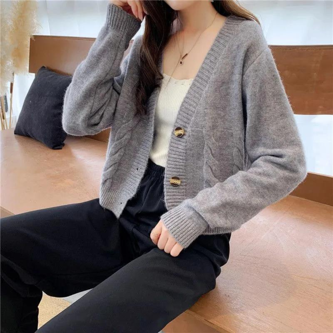 Women's cable-knit cardigan