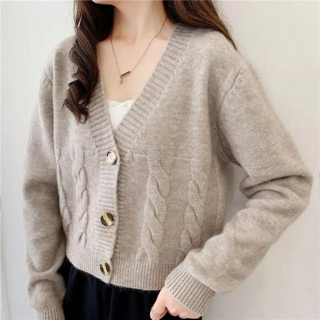 Women's cable-knit cardigan