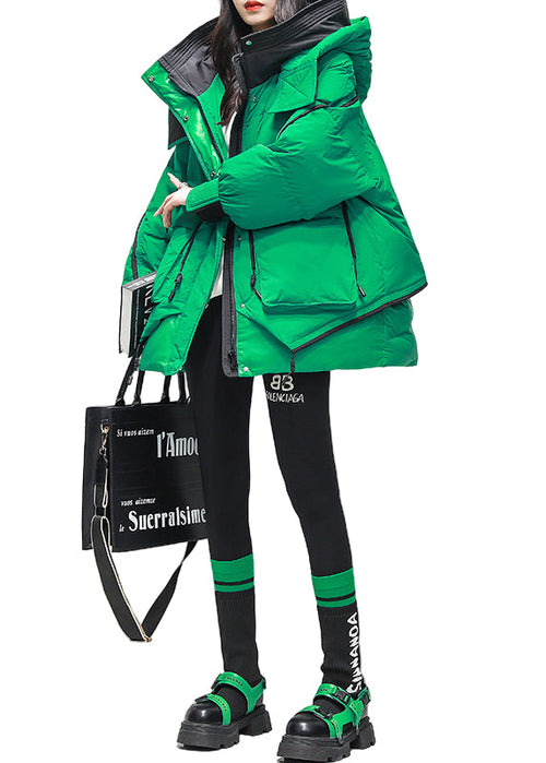 Women's hooded winter jacket with zip pockets