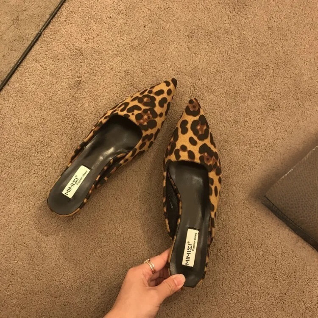 Women's leopard-print shoes with pointed toe
