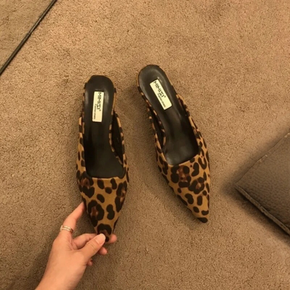 Women's leopard-print shoes with pointed toe