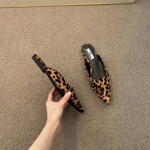 Women's leopard-print shoes with pointed toe