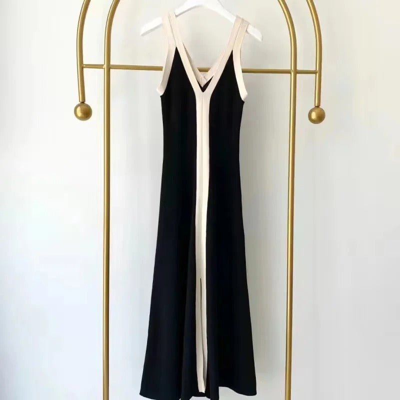 Women's sleeveless knitted V-neck dress