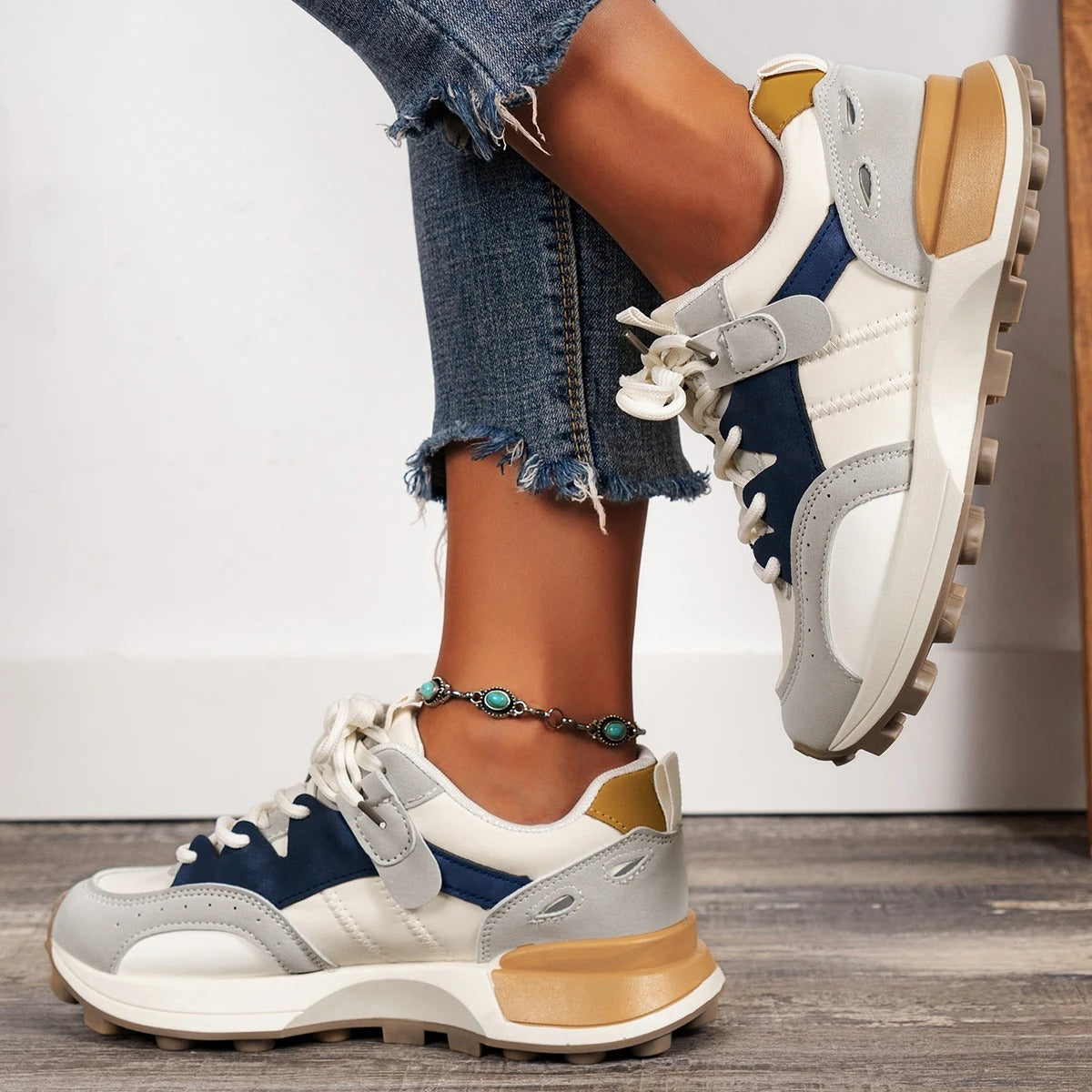 Women's thick-soled trainers