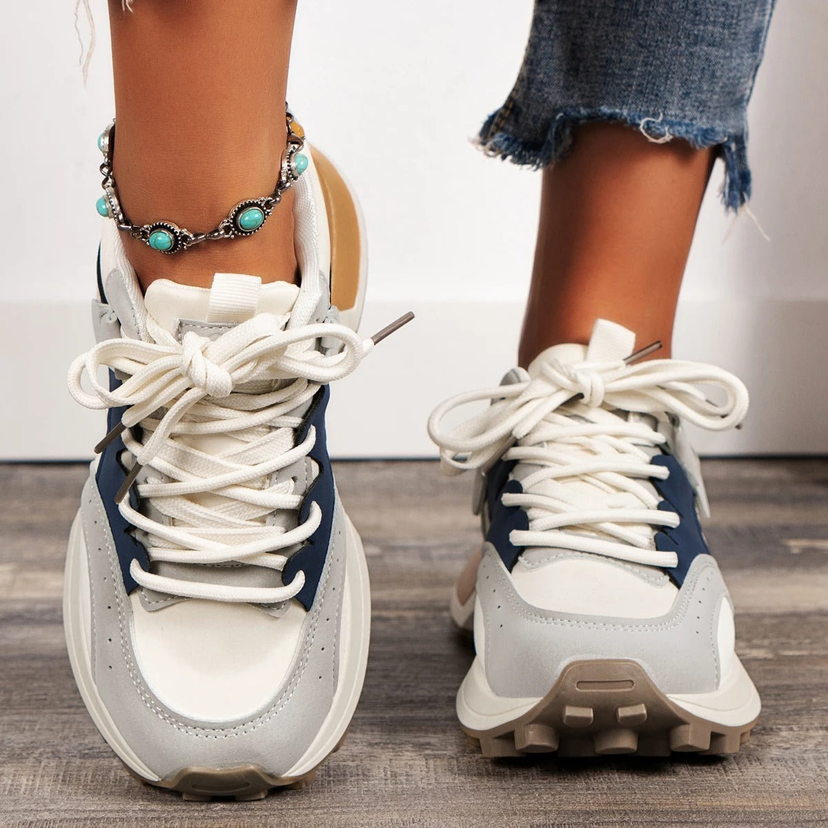 Women's thick-soled trainers