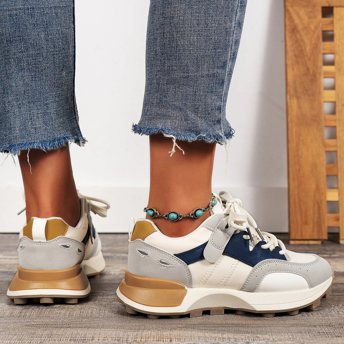 Women's thick-soled trainers