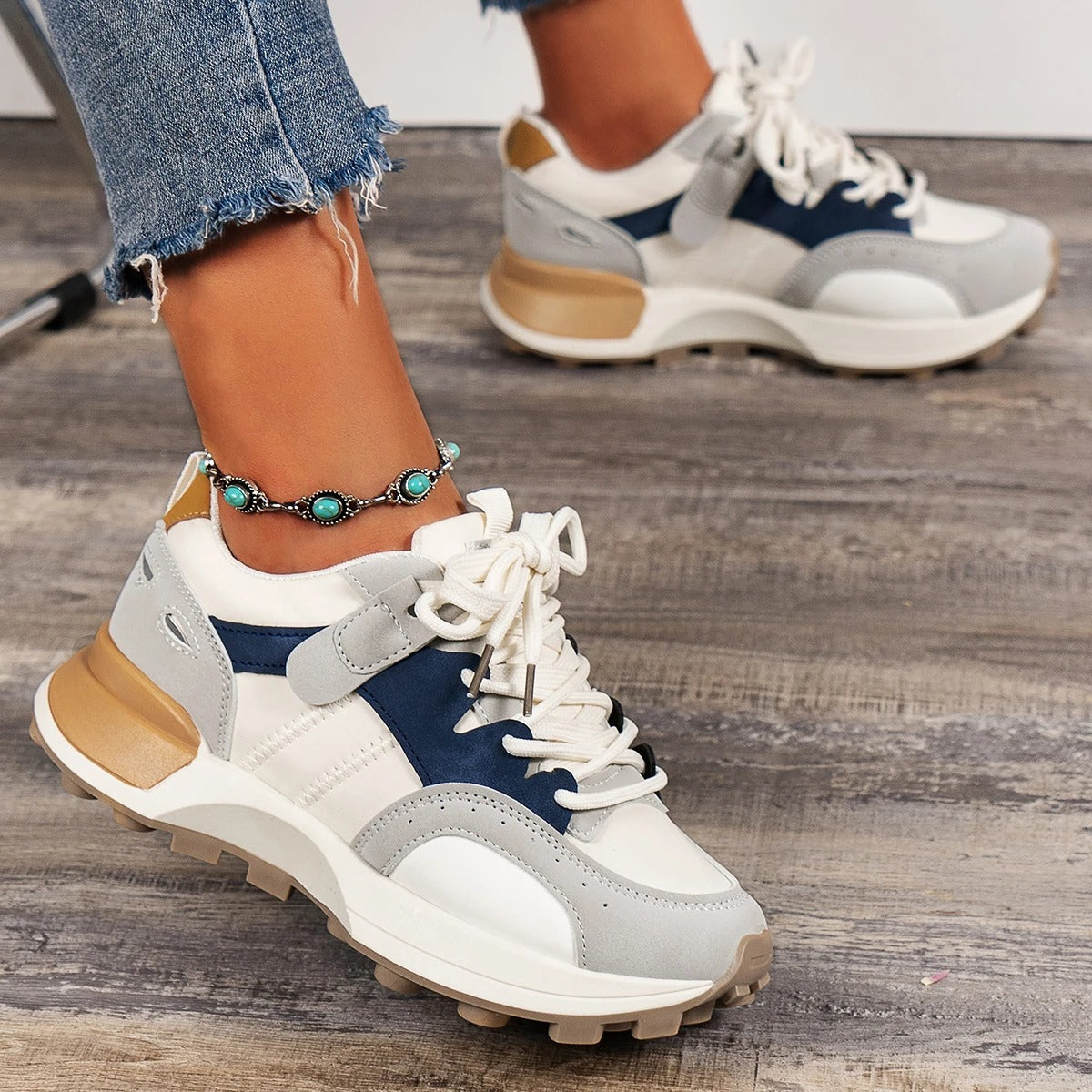 Women's thick-soled trainers