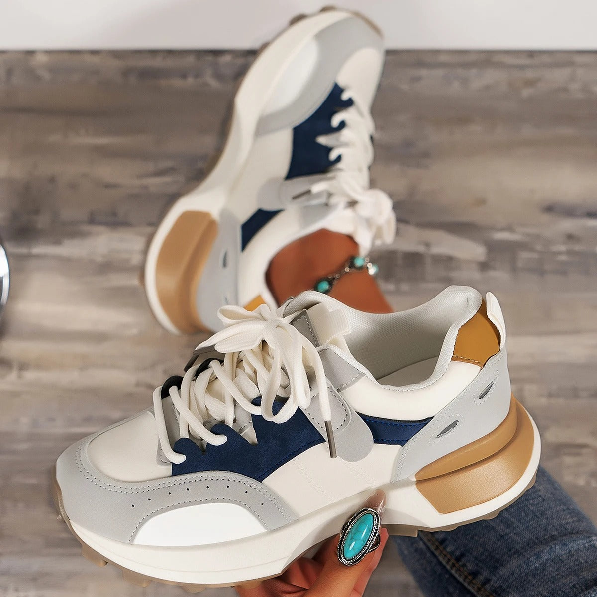 Women's thick-soled trainers