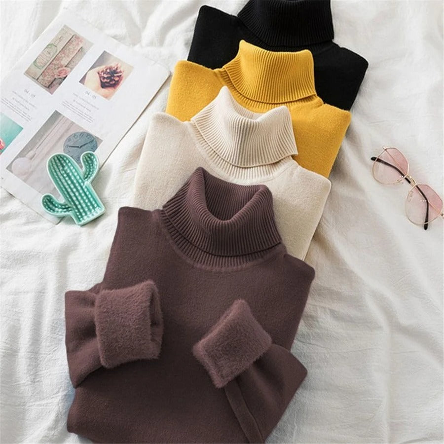 Women's turtleneck jumper with velvet lining