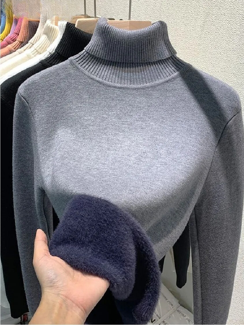 Women's turtleneck jumper with velvet lining