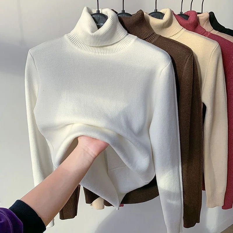 Women's turtleneck jumper with velvet lining