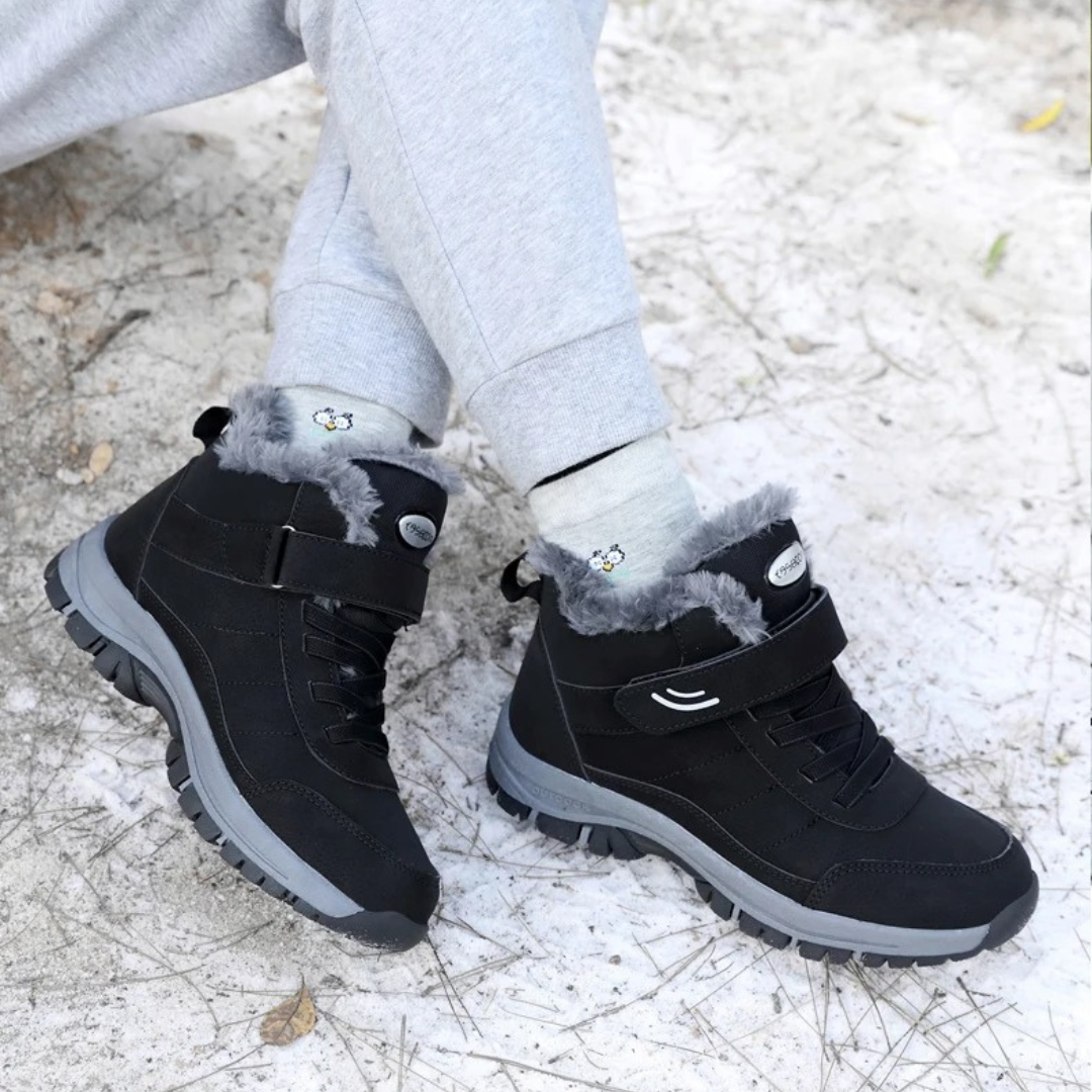 Lightweight women's snowboots with fur