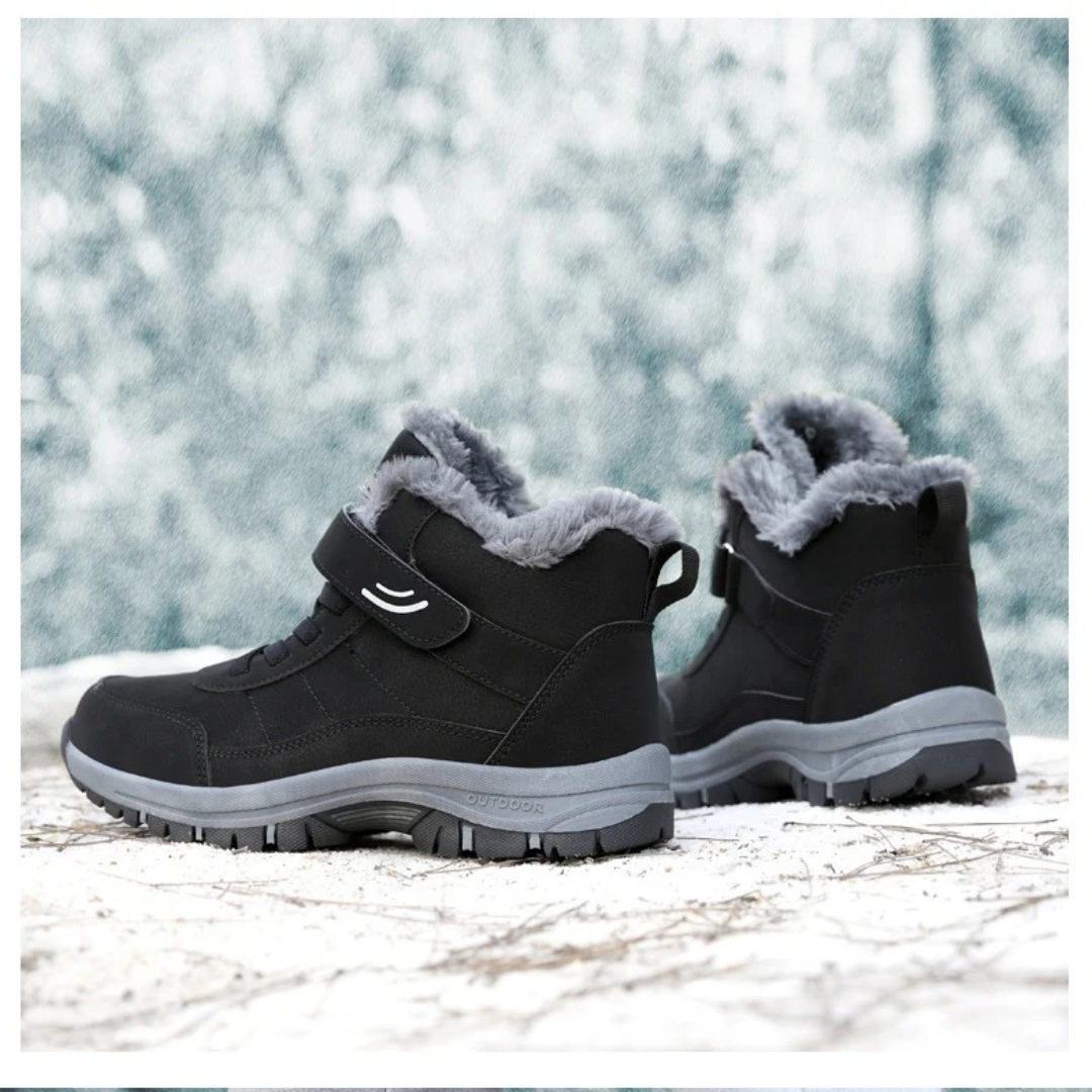 Lightweight women's snowboots with fur