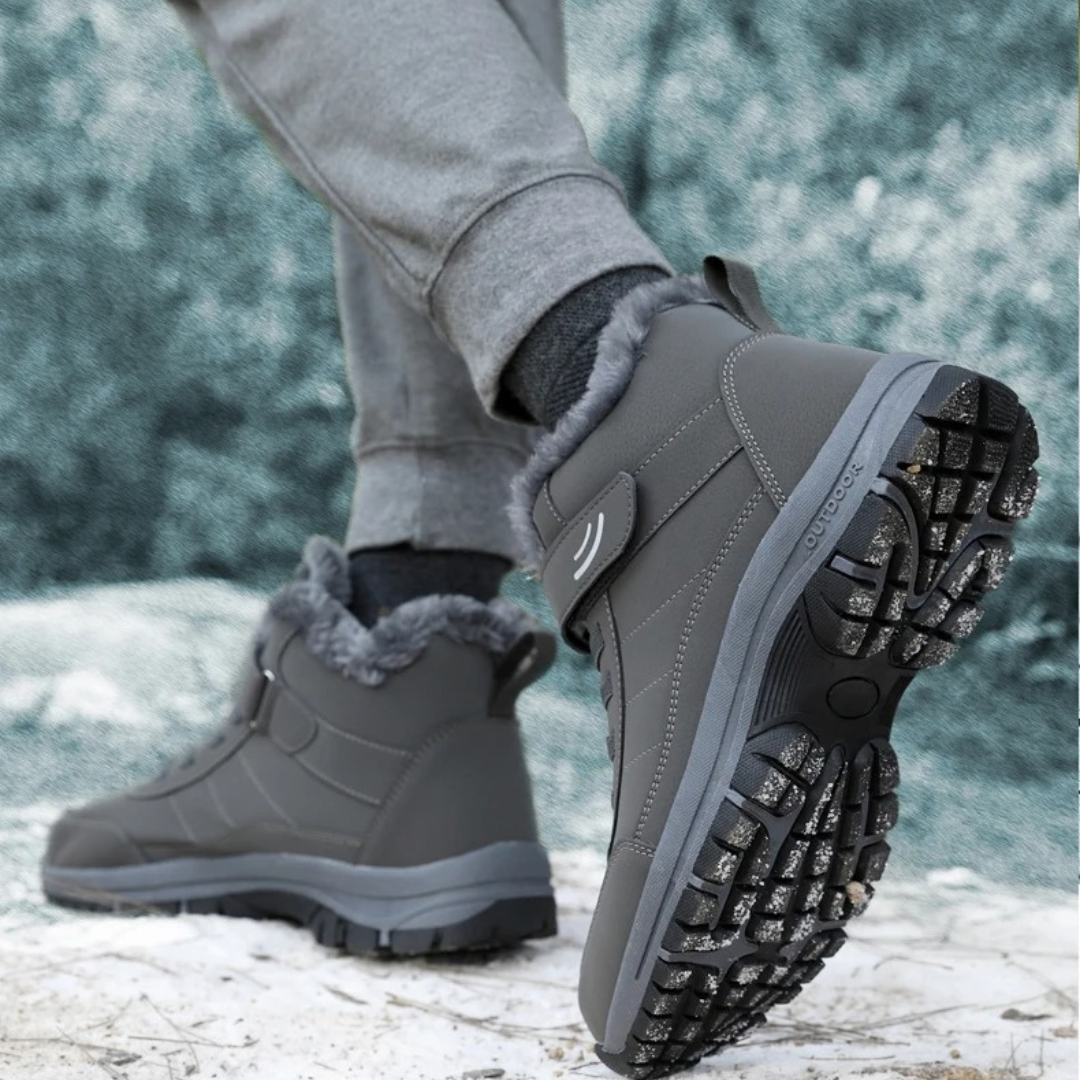 Lightweight women's snowboots with fur