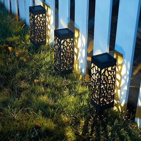 Solar-powered Vintage Garden Lamp