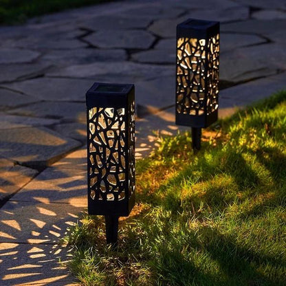 Solar-powered Vintage Garden Lamp