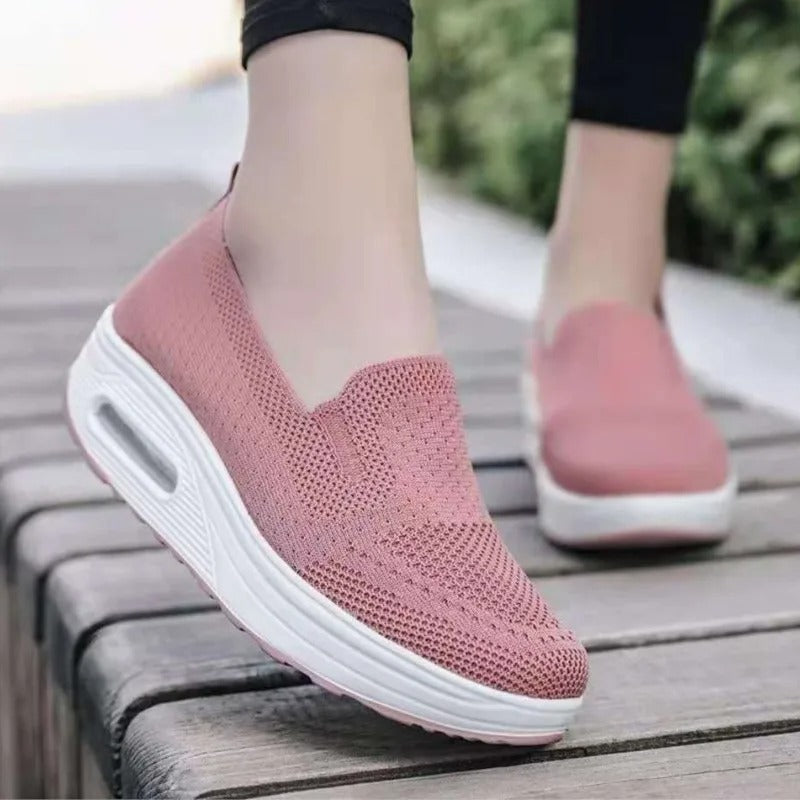 Breathable running shoes for women