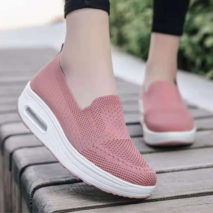 Breathable running shoes for women