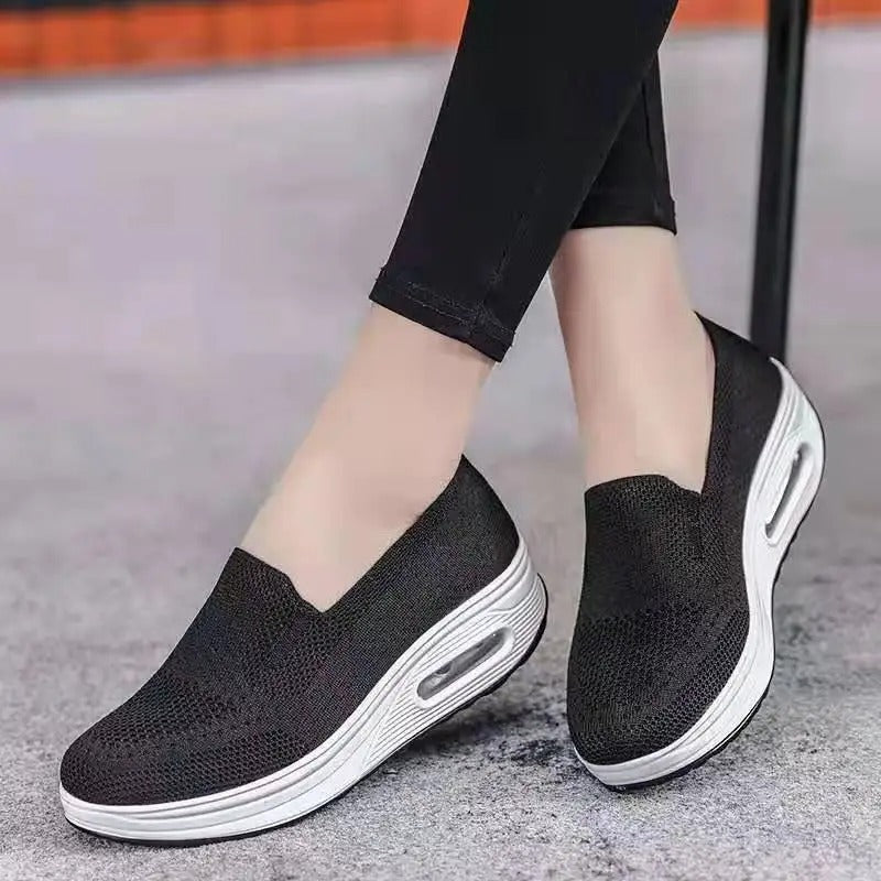 Breathable running shoes for women