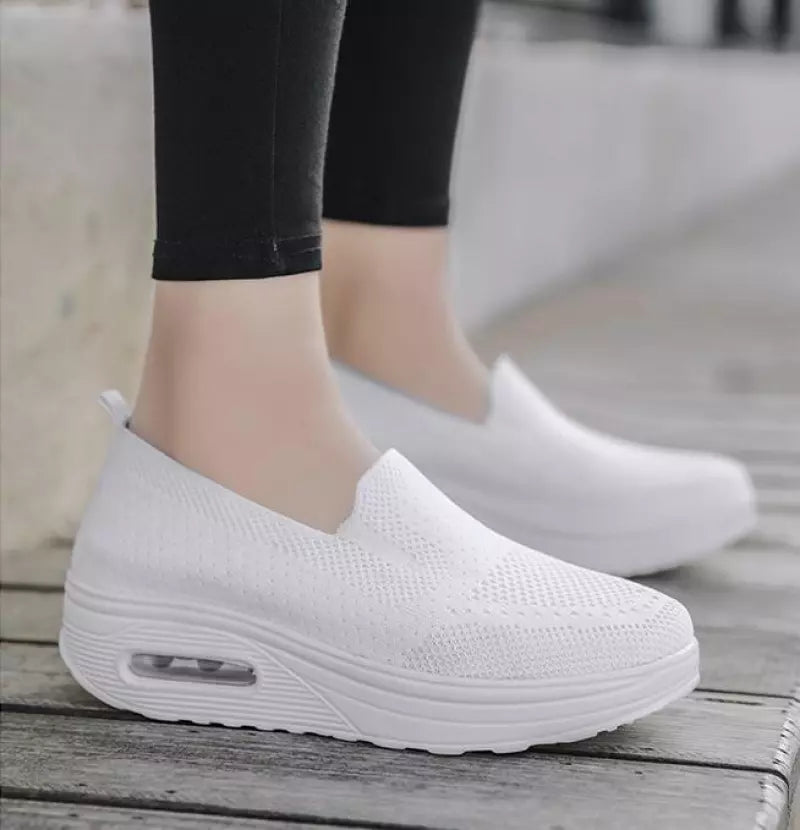 Breathable running shoes for women