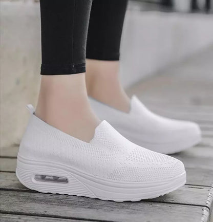 Breathable running shoes for women